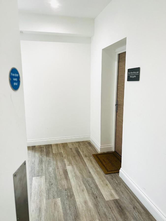 The Penthouse Margate, Balconies, Sea View, Gated Parking, Air Con! Apartment Exterior photo
