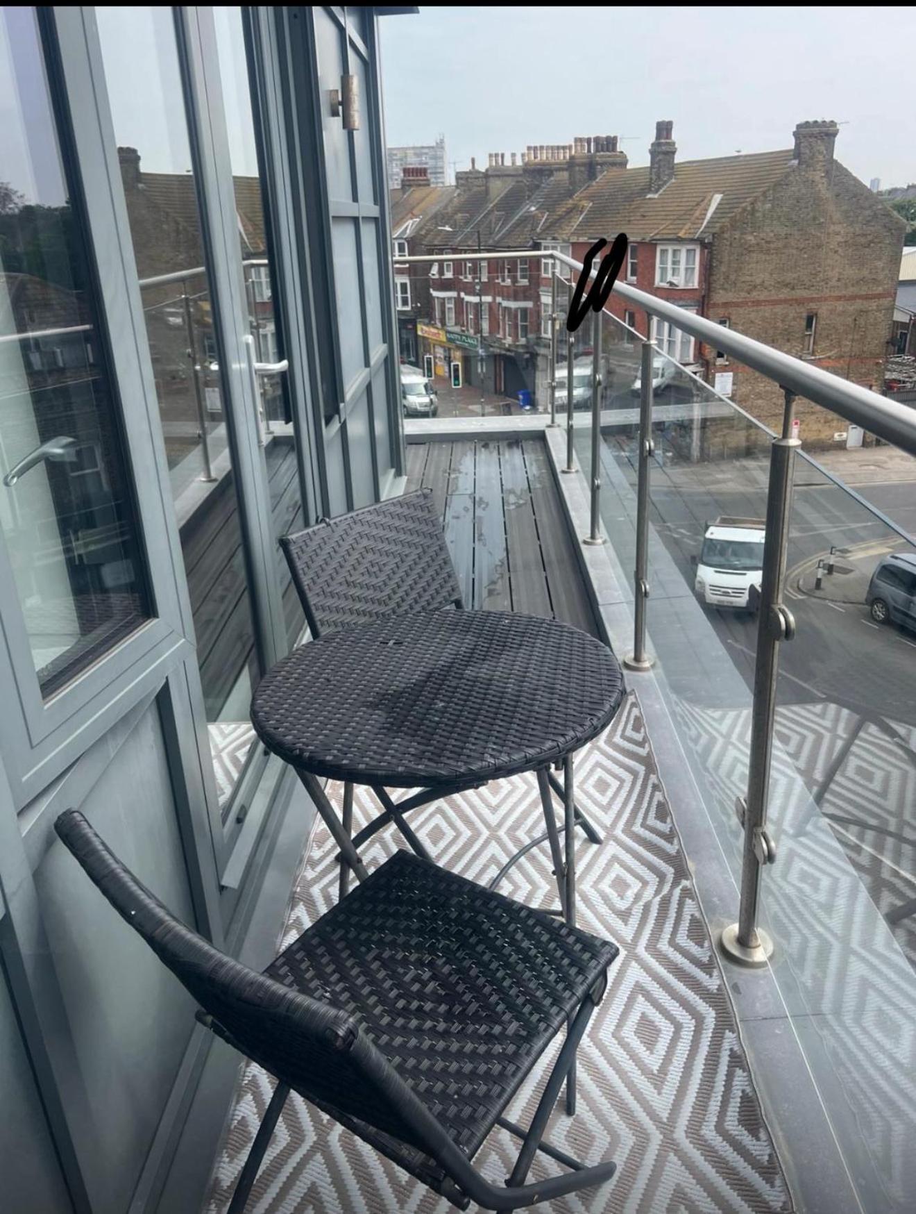 The Penthouse Margate, Balconies, Sea View, Gated Parking, Air Con! Apartment Exterior photo